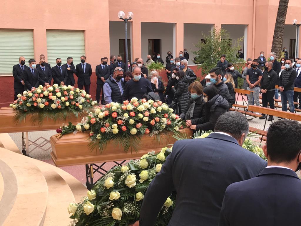 I funerali a Monserrato dei tre cacciatori morti sulla 125 a Cardedu (foto Mario Rosas)