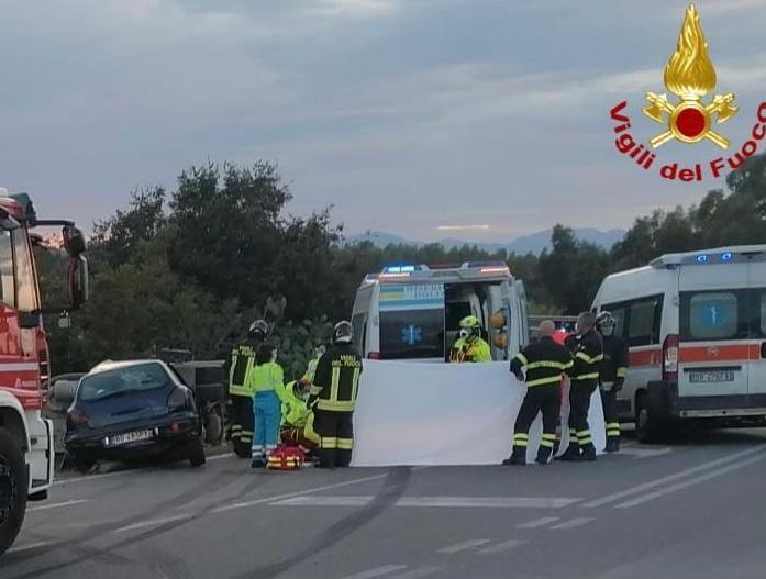 Scontro frontale tra una vettura e un'autocisterna a Ussana: muore una donna di 58 anni