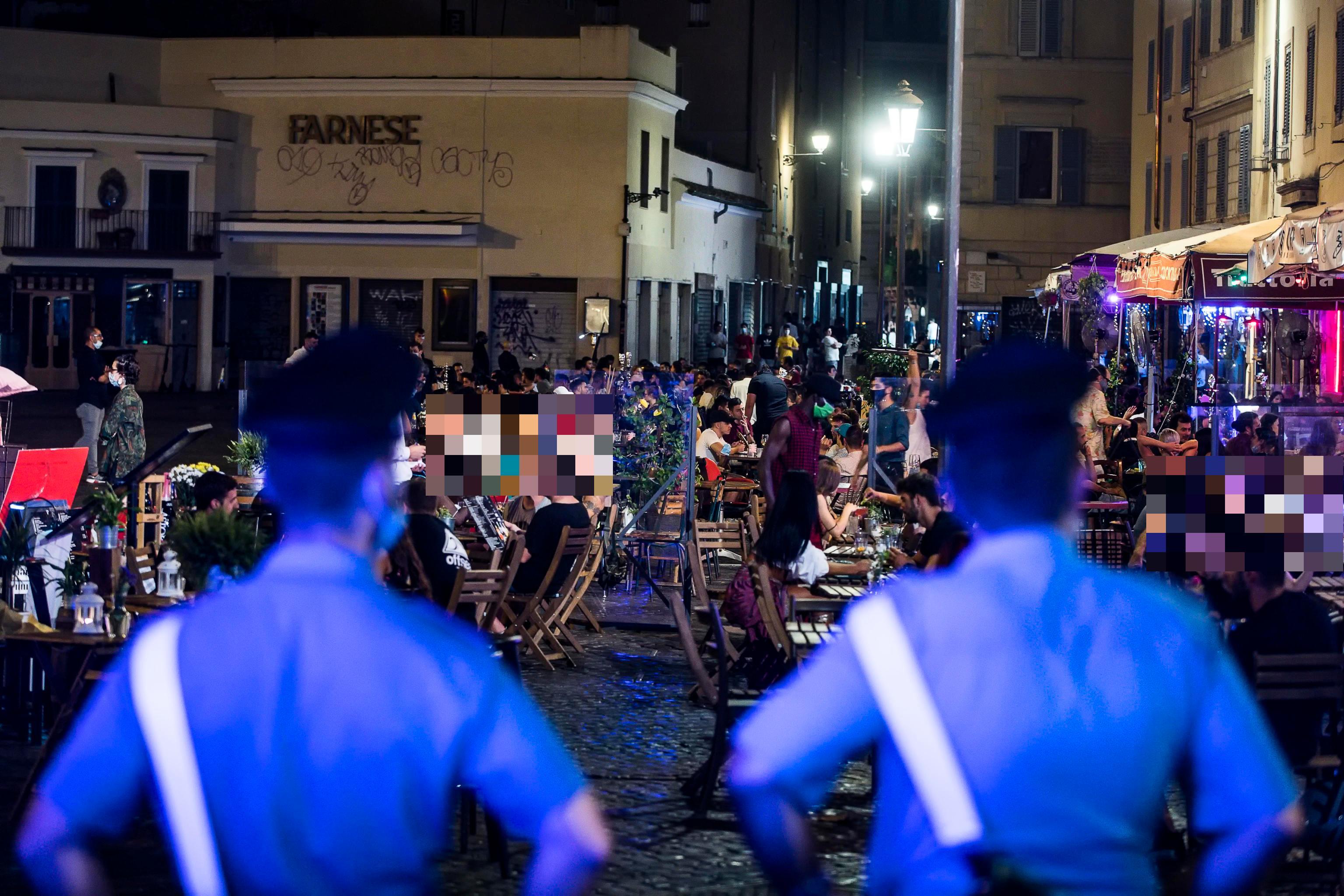 Covid, Governo e Regioni: stretta sui locali e smart working al 75 per cento