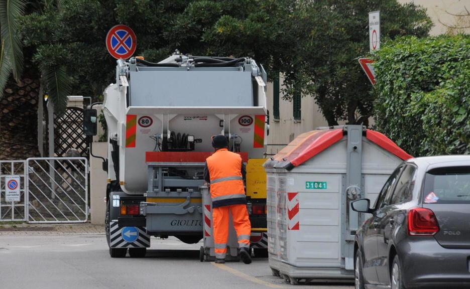 La difficile estate sul fronte dei rifiuti Ad agosto differenziata ad appena il 55%