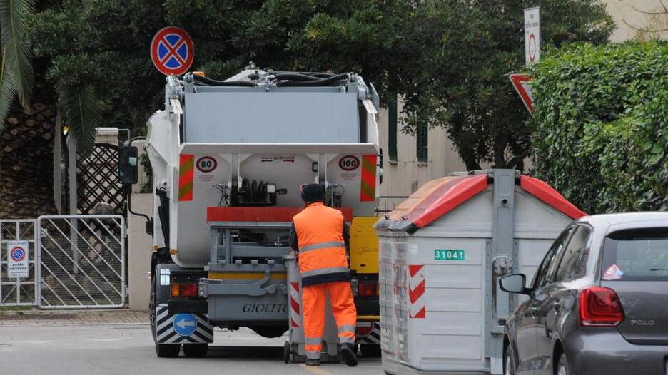 La difficile estate sul fronte dei rifiuti Ad agosto differenziata ad appena il 55%