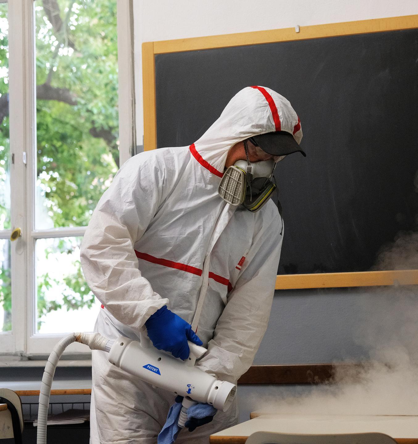 Coronavirus, ragazzo positivo alla scuola media Fermi, 20 in quarantena 