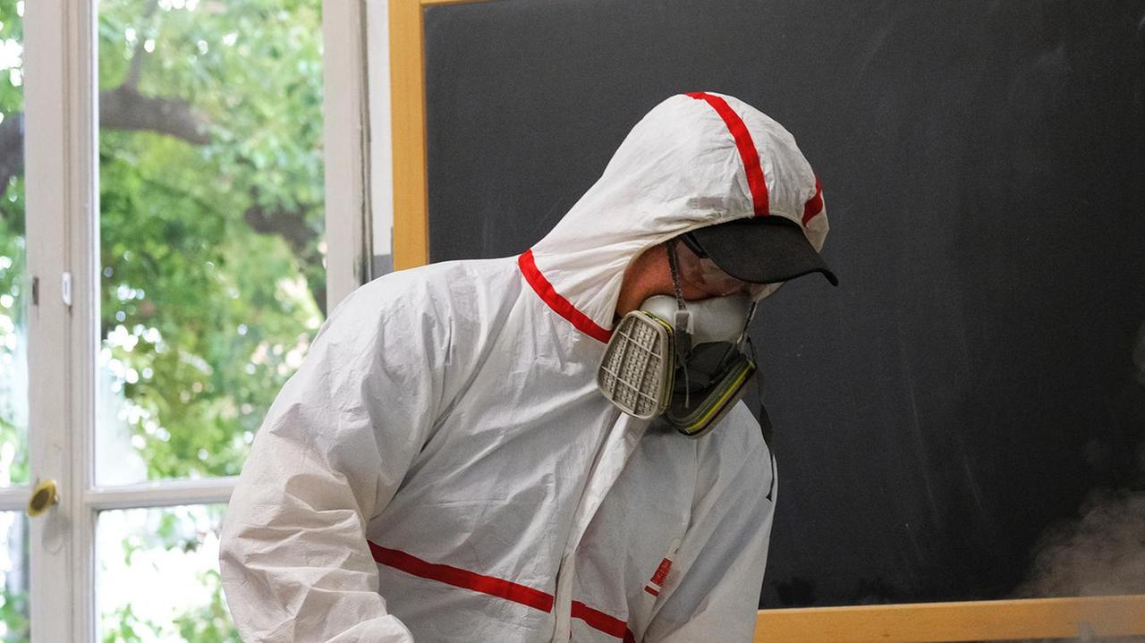 Coronavirus, ragazzo positivo alla scuola media Fermi, 20 in quarantena