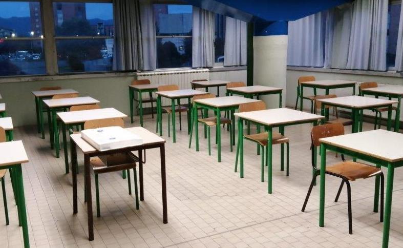 Preside e professori rinunciano alle loro stanze per lasciarle agli studenti 