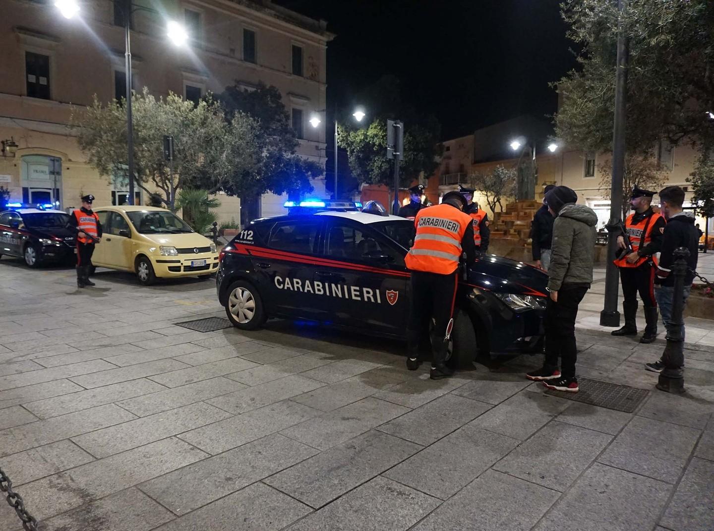 Spaccio di marijuana in piazza Mercato denunciato un 17enne