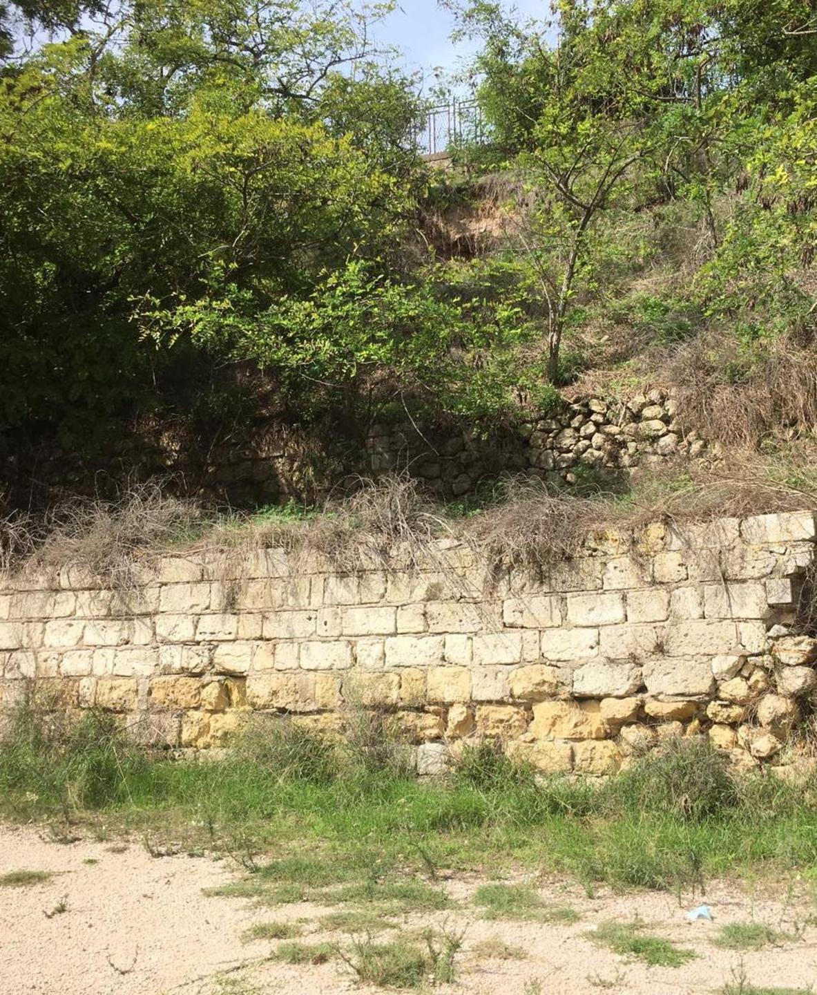 Ispezioni notturne per cercare falle nelle tubature 