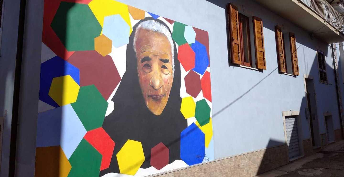 Buddusò, 5 murales per i suoi centenari 