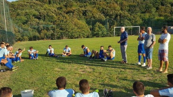 Le società di calcio scrivono a Figc e Giani: «Troppi contagi, fermiamo i campionati»