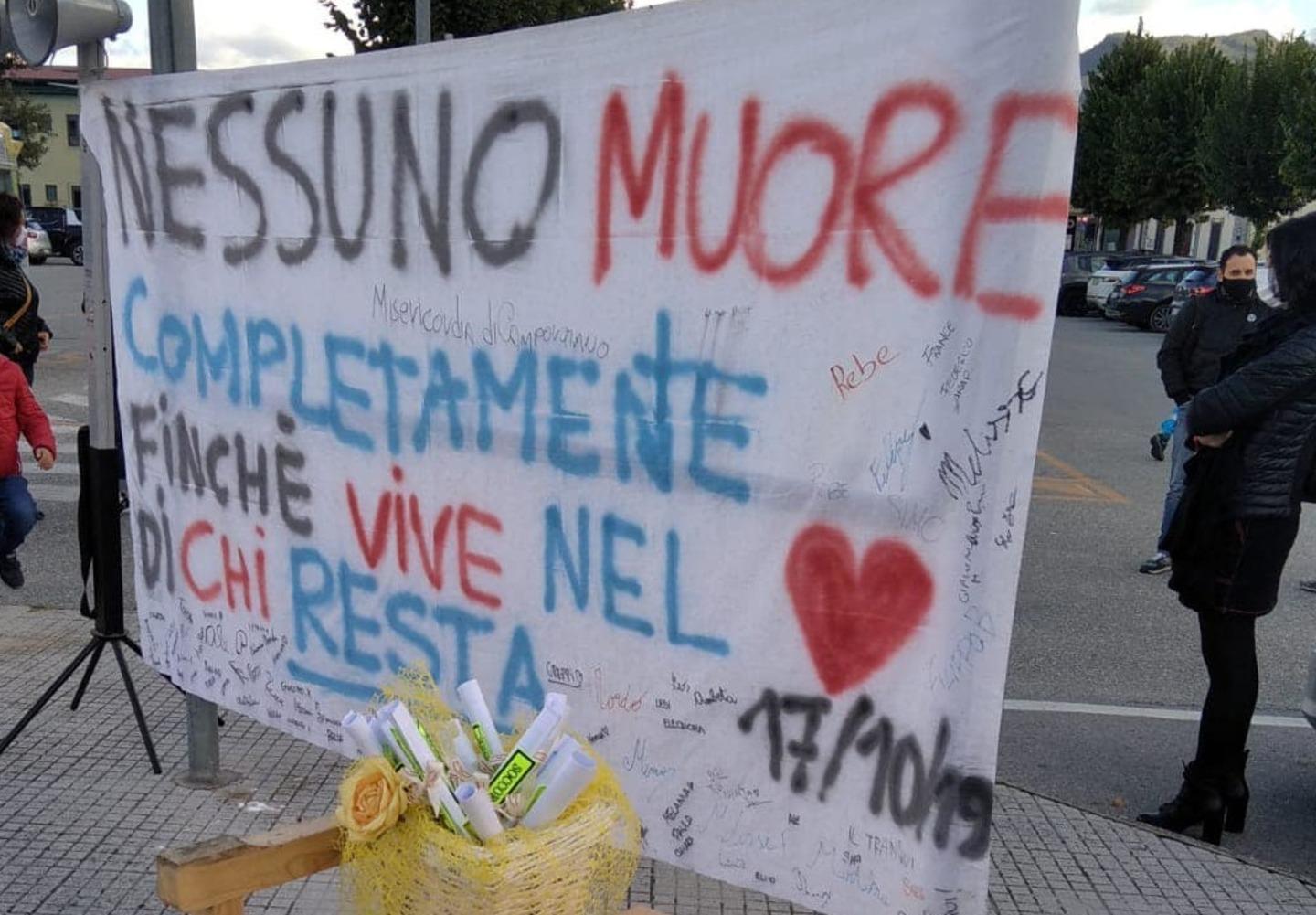 Cento centauri per ricordare il “gigante buono”: «Aiutavi tutti, noi seguiremo il tuo esempio» 