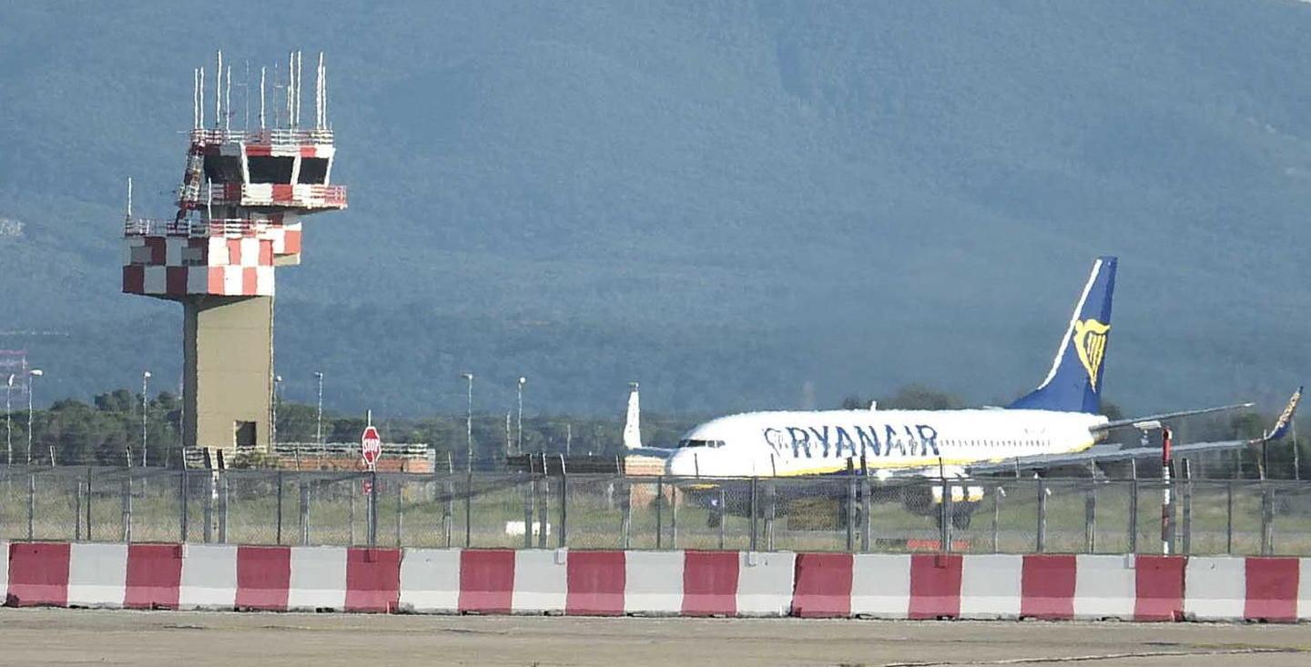 Aeroporti toscani, rischio licenziamenti: i numeri della crisi e l'allarme dei sindacati alla Regione 