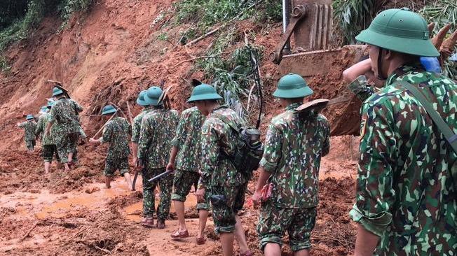 Vietnam: frana su caserme, morti 11 soldati, 12 dispersi