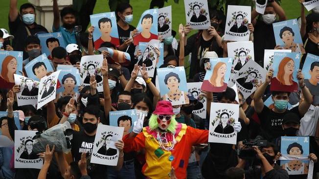 Thailandia: quinto giorno di proteste contro la monarchia