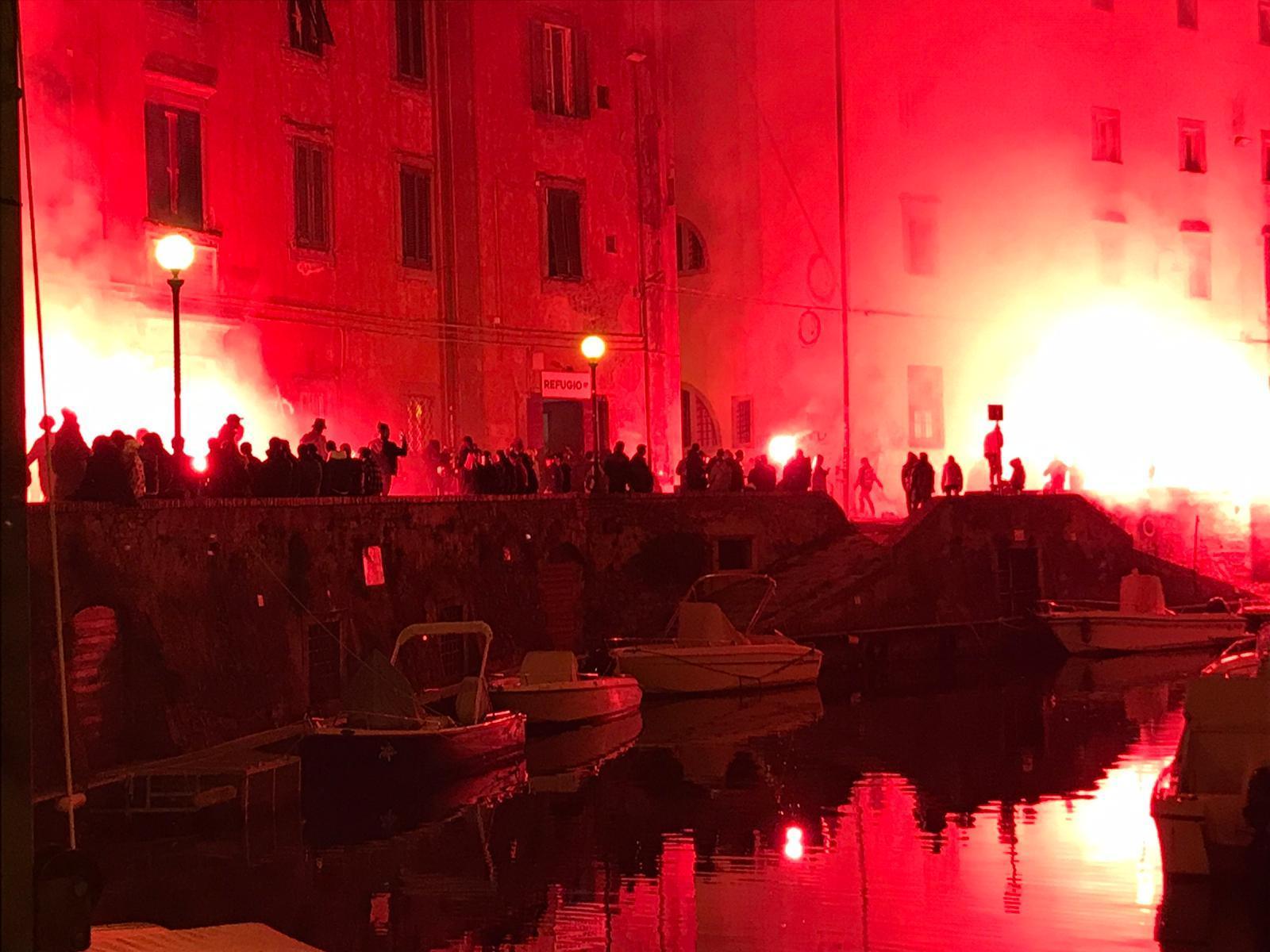 Coronavirus, notte di follia nel quartiere Venezia: tanto caos ma zero multe - Video