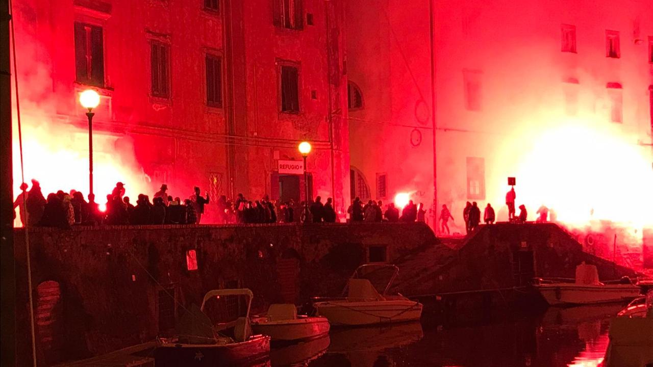Coronavirus, notte di follia nel quartiere Venezia: tanto caos ma zero multe - Video