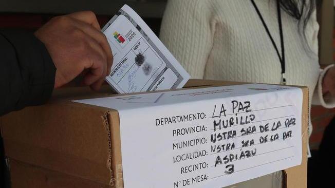 Bolivia: elezioni, aperti i seggi di storica giornata