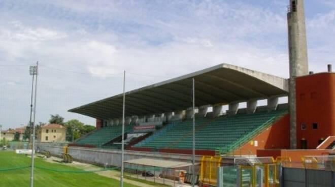 Lucchese, calciatore positivo: rinviata a lunedì la partita col Como 
