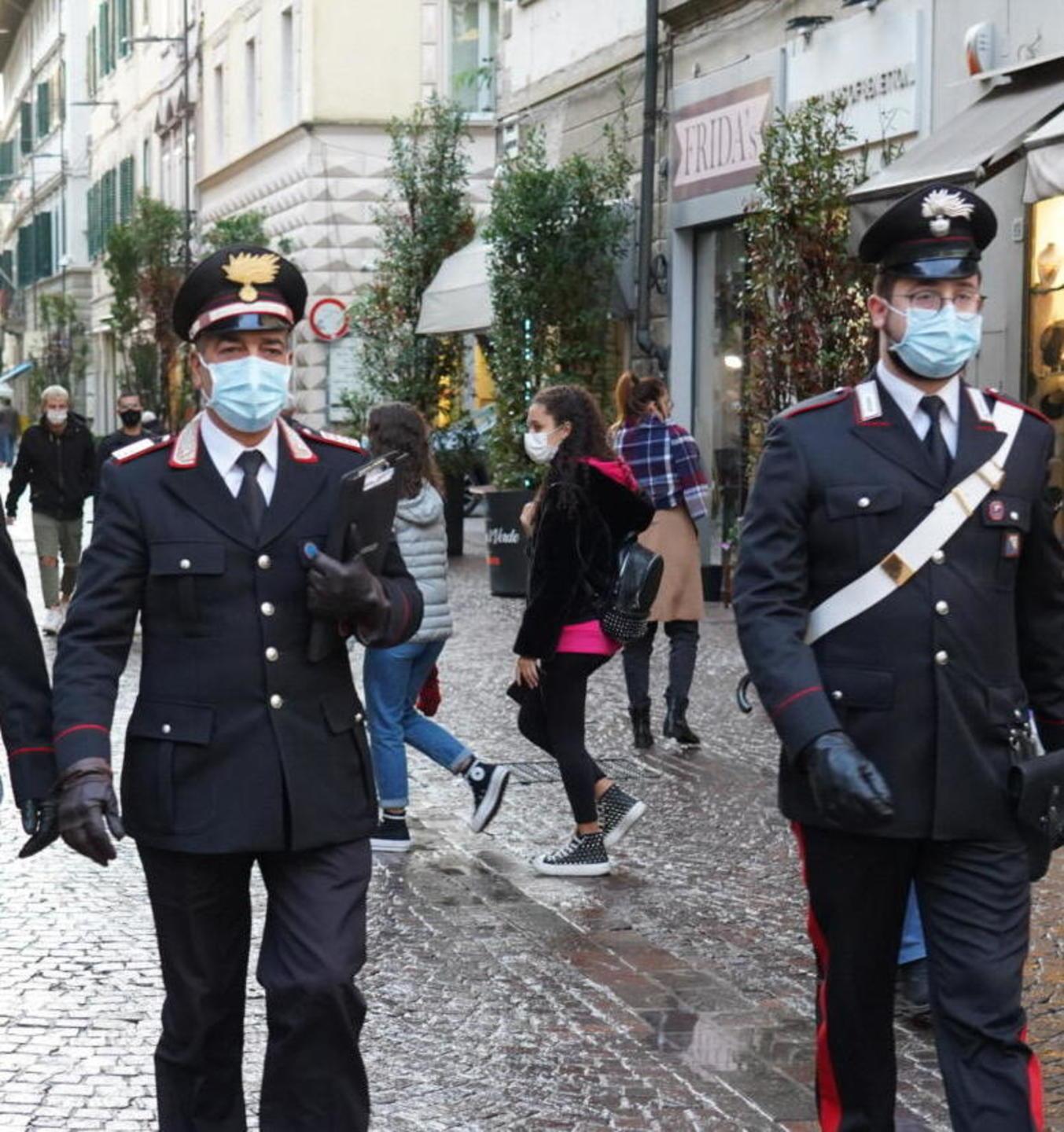 Porta il figlio a scuola senza mascherina, multata una mamma 