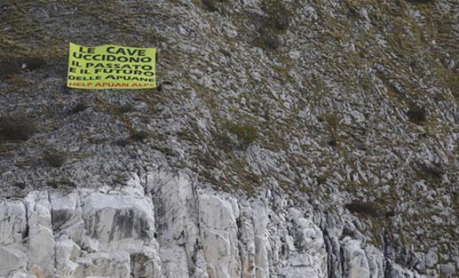 Athamanta, uno striscione «E il 24 qualcosa faremo»