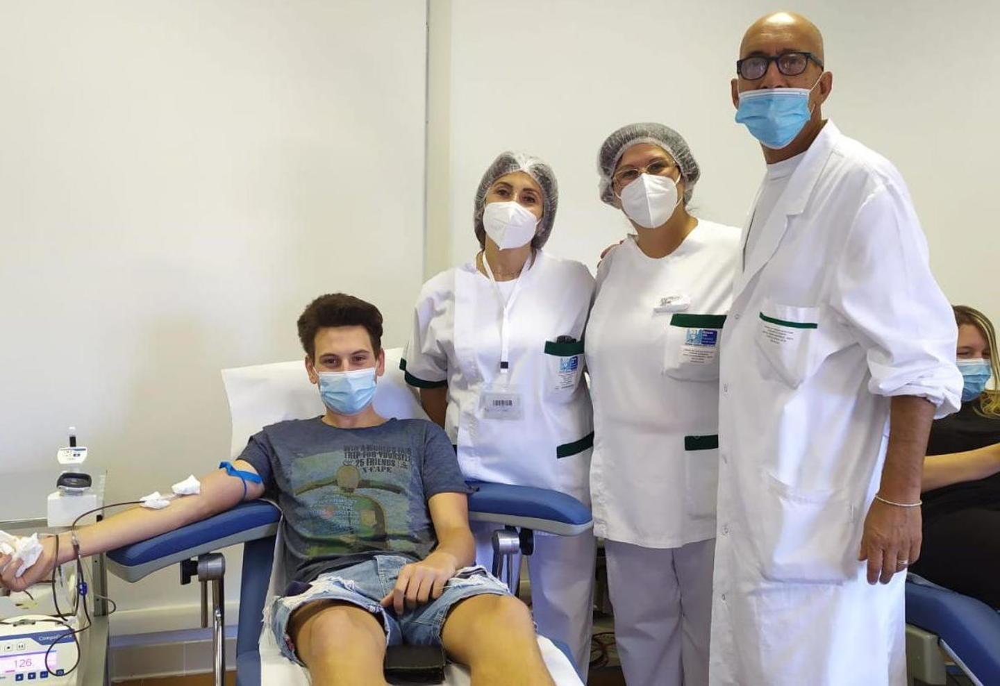 Festeggia i 18 anni con la sua prima donazione di sangue