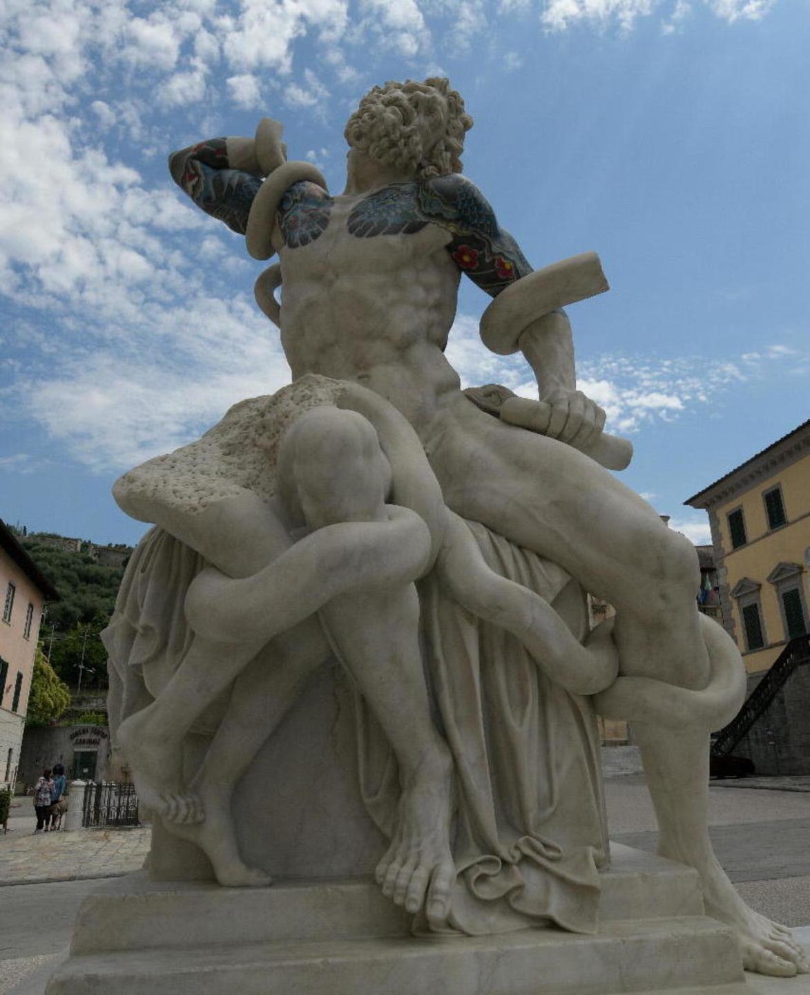 Pietrasanta, come te nessuno Una galleria ogni 40 metri... 