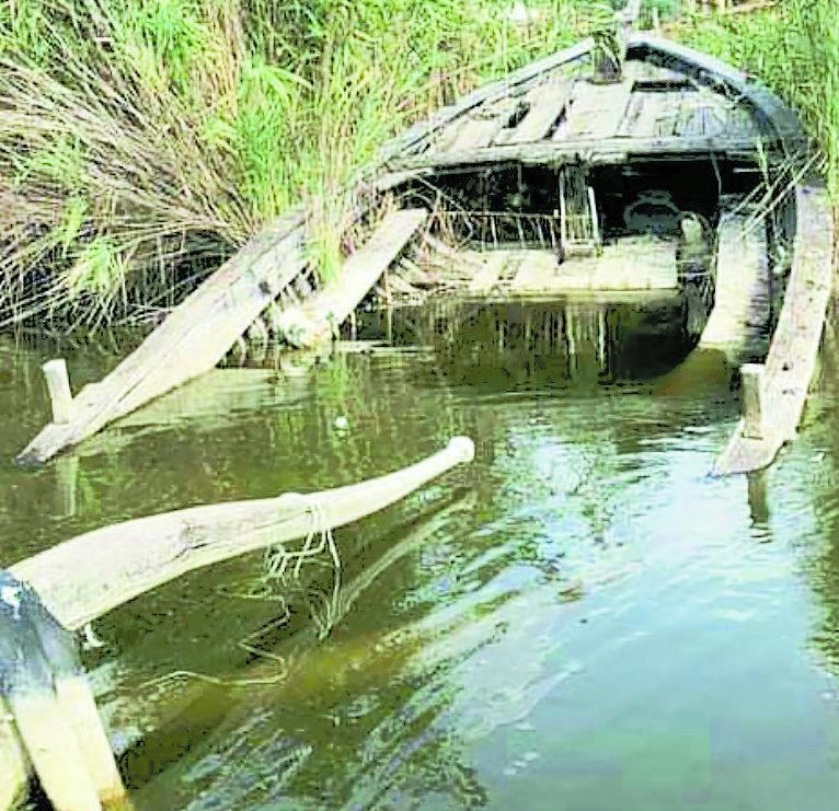 Sarà restaurato il barchino abbandonato sul lago 
