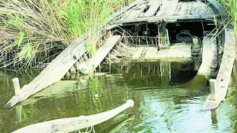 Sarà restaurato il barchino abbandonato sul lago