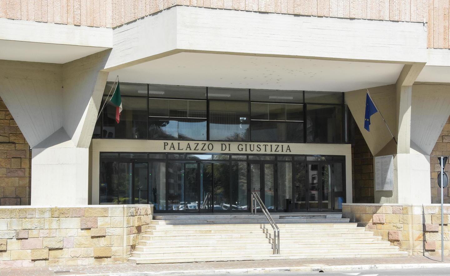 Tende a prezzi imbattibili «Ma si trattava di una truffa» 