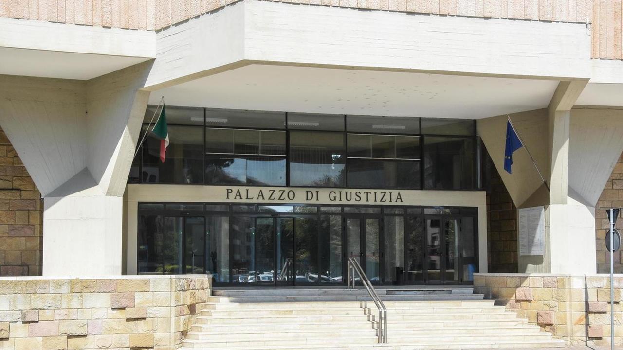 Tende a prezzi imbattibili «Ma si trattava di una truffa»