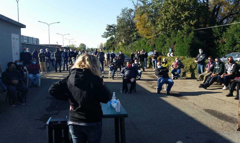 L’assemblea congiunta di Goldoni e Arbos «Noi non molliamo»