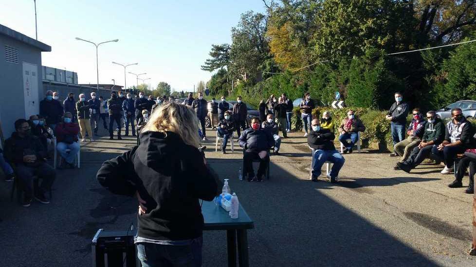 L’assemblea congiunta di Goldoni e Arbos «Noi non molliamo»