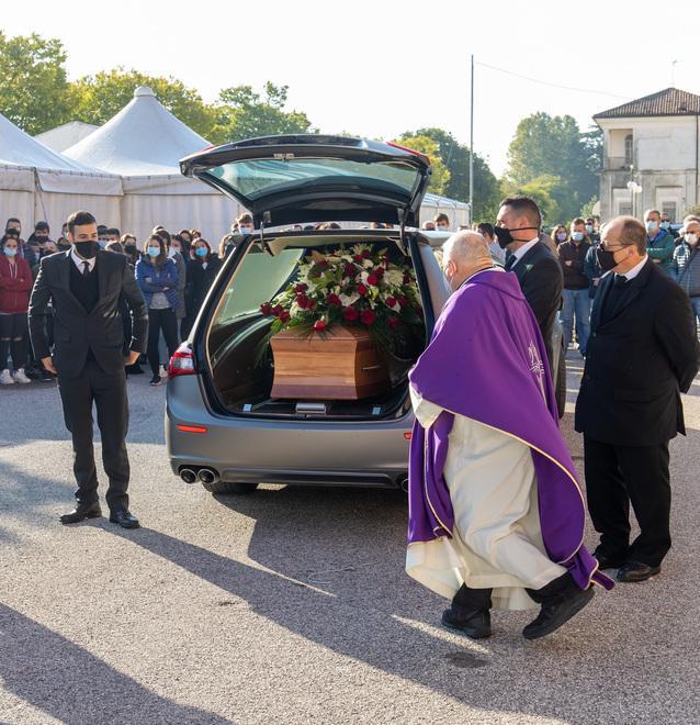 «Ciao Elena, adesso sei il nostro angelo» 