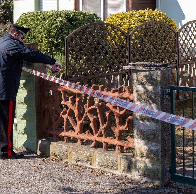 Accoltellata al volto dal marito Rischia di perdere un occhio 