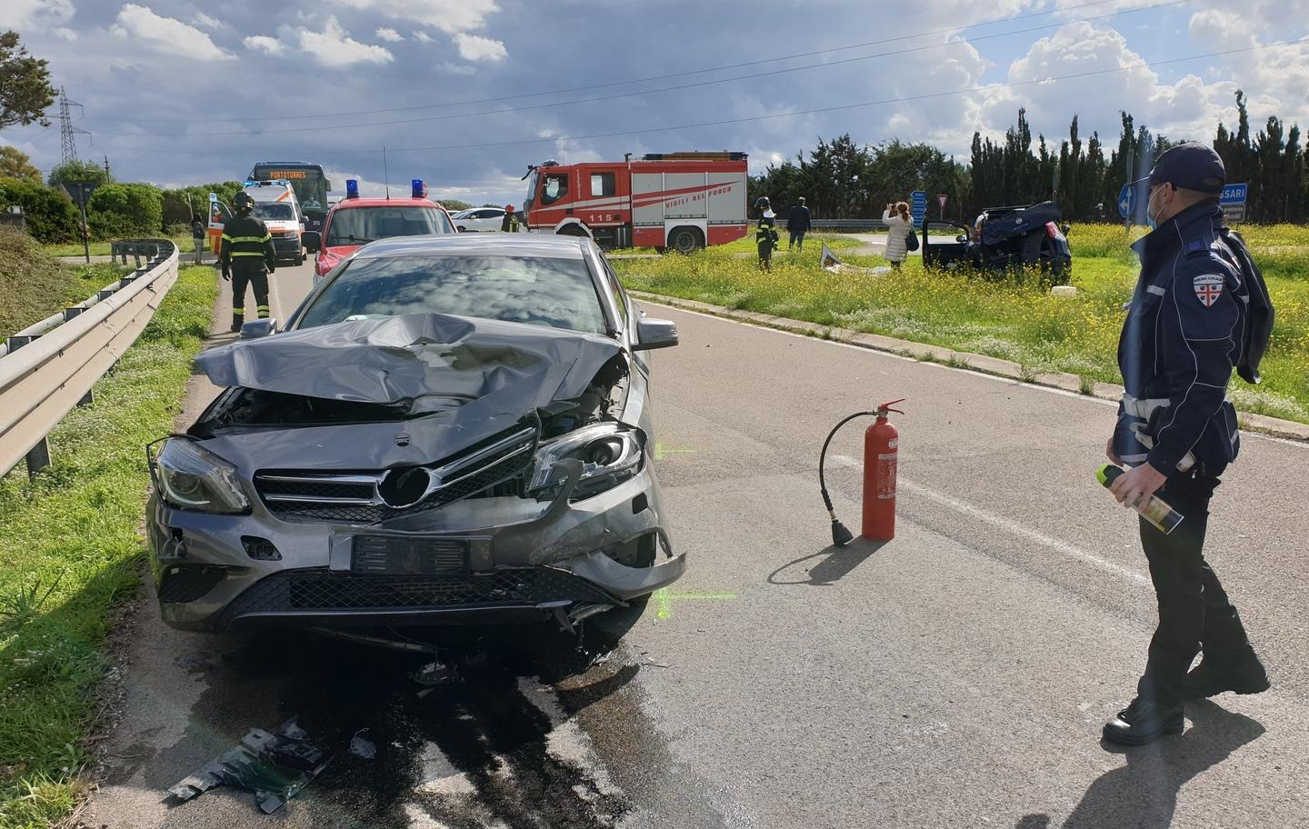 Scontro all’incrocio, un ferito grave 