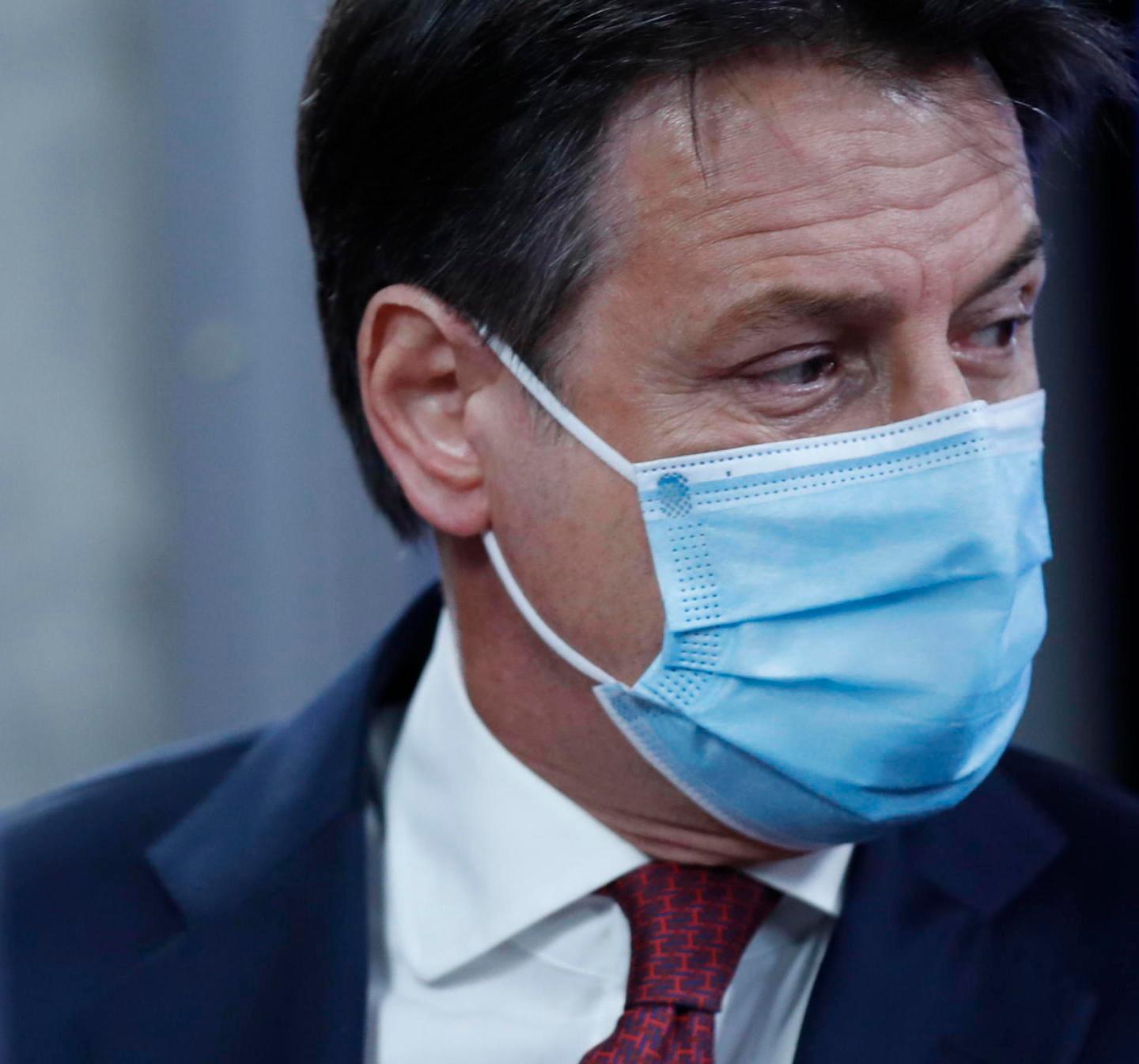 Conte in mezzo al braccio di ferro 