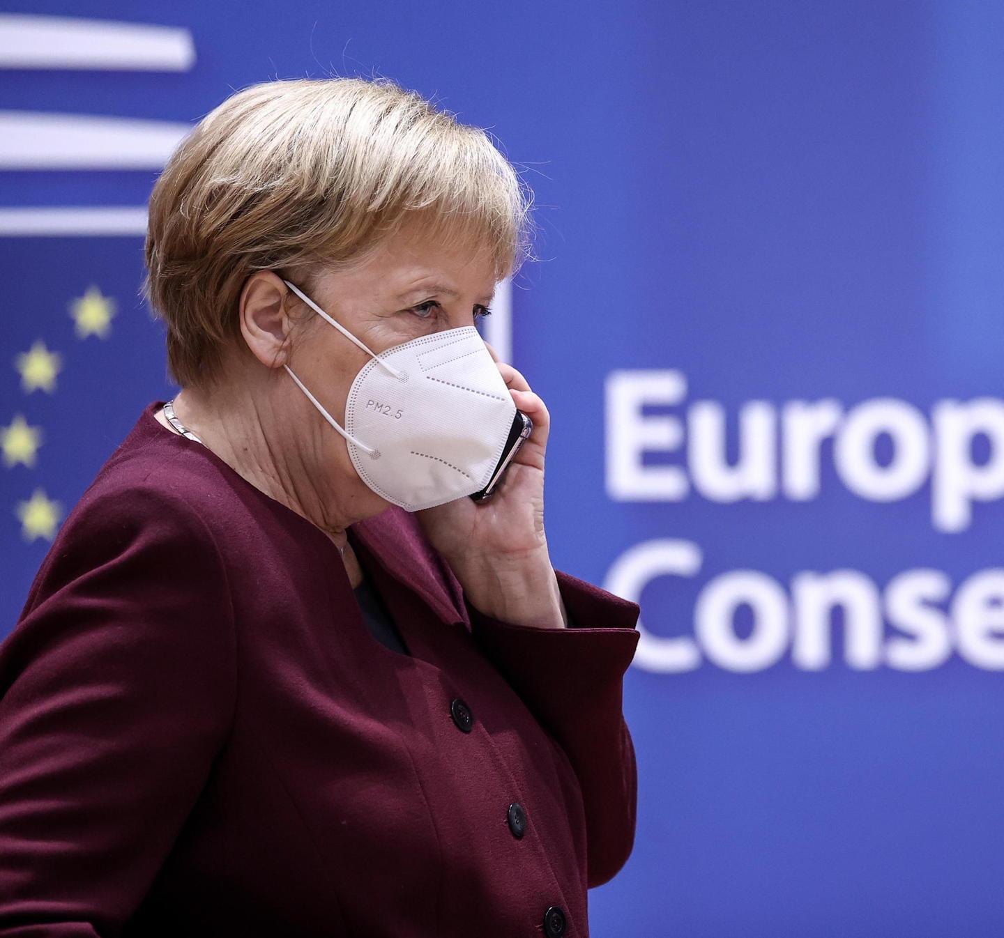 Merkel: «Tedeschi, state a casa» 