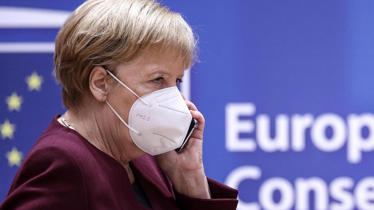 Merkel: «Tedeschi, state a casa»