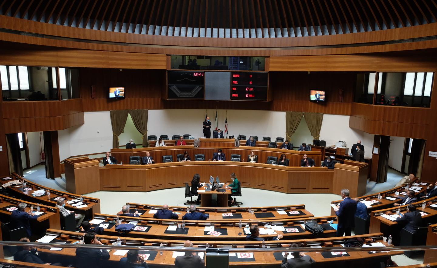 Le province resuscitate 3 sardi su 4 le bocciano 