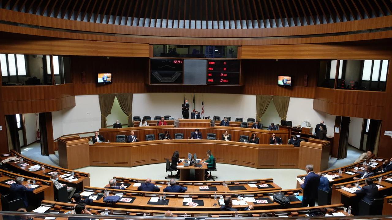 Le province resuscitate 3 sardi su 4 le bocciano