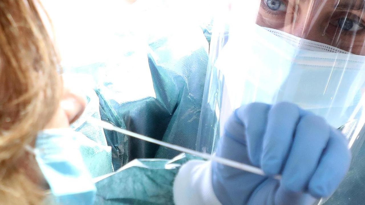 Covid, muore dopo un mese un 68enne. Dieci nuovi positivi, fatti altri 104 tamponi