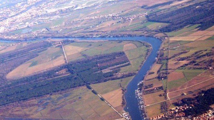 La foce dell’Arno, con deviazione, negli anni Sessanta del secolo scorso