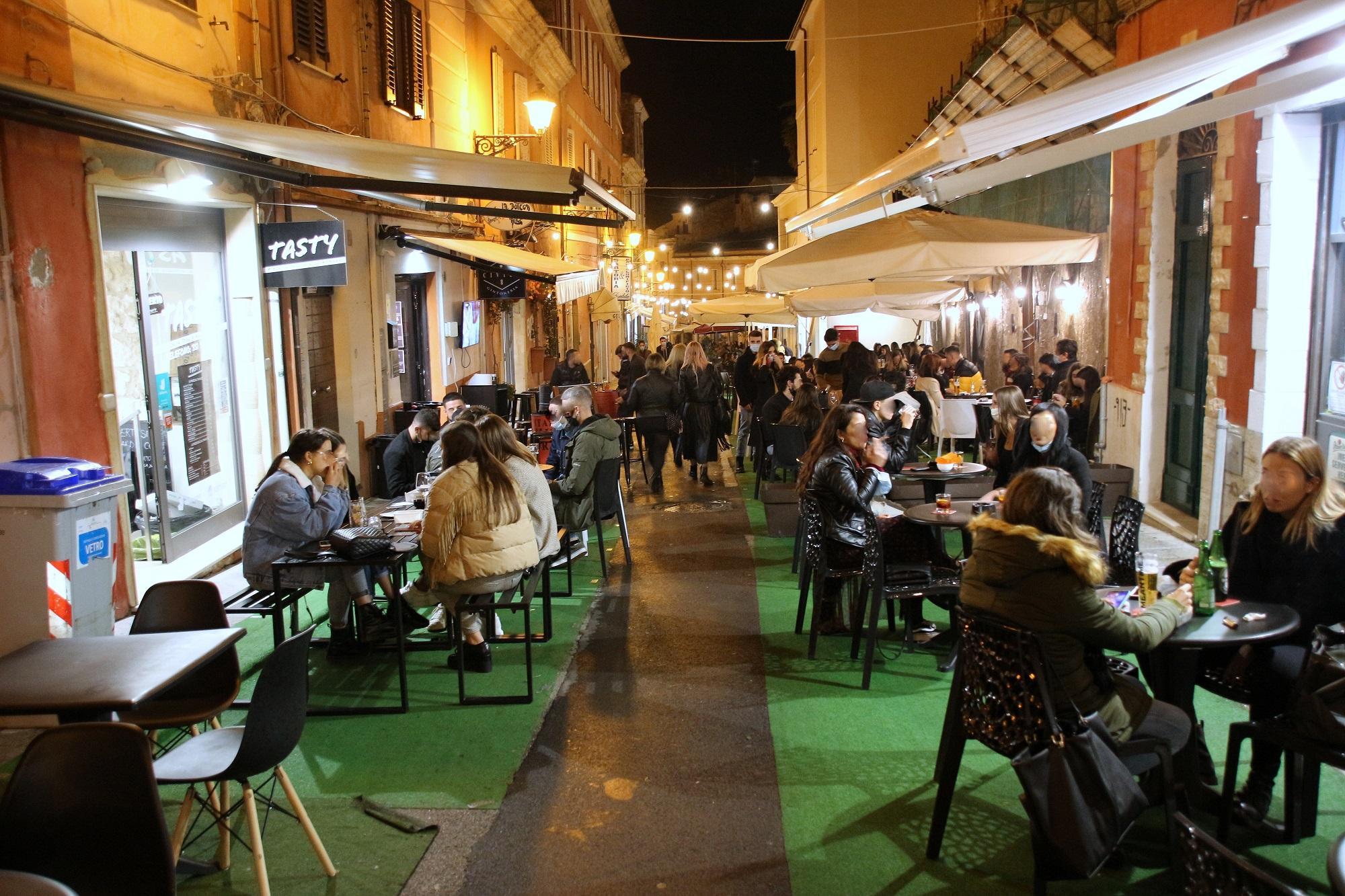 Dpcm, il sindaco di Sassari: stop al consumo di alcol in strada dalle 18