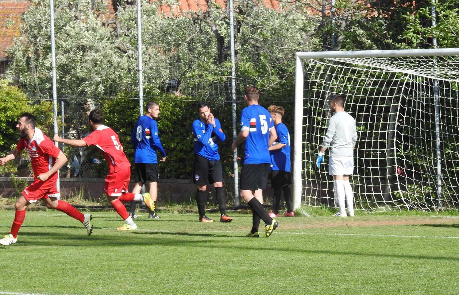 Calcio, in Versilia si fermano solo Uisp, Terza Categoria e giovanili 