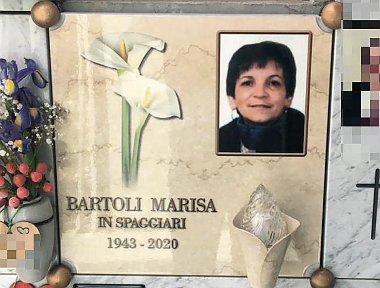 Va al cimitero e scopre il furto della lapide della moglie 