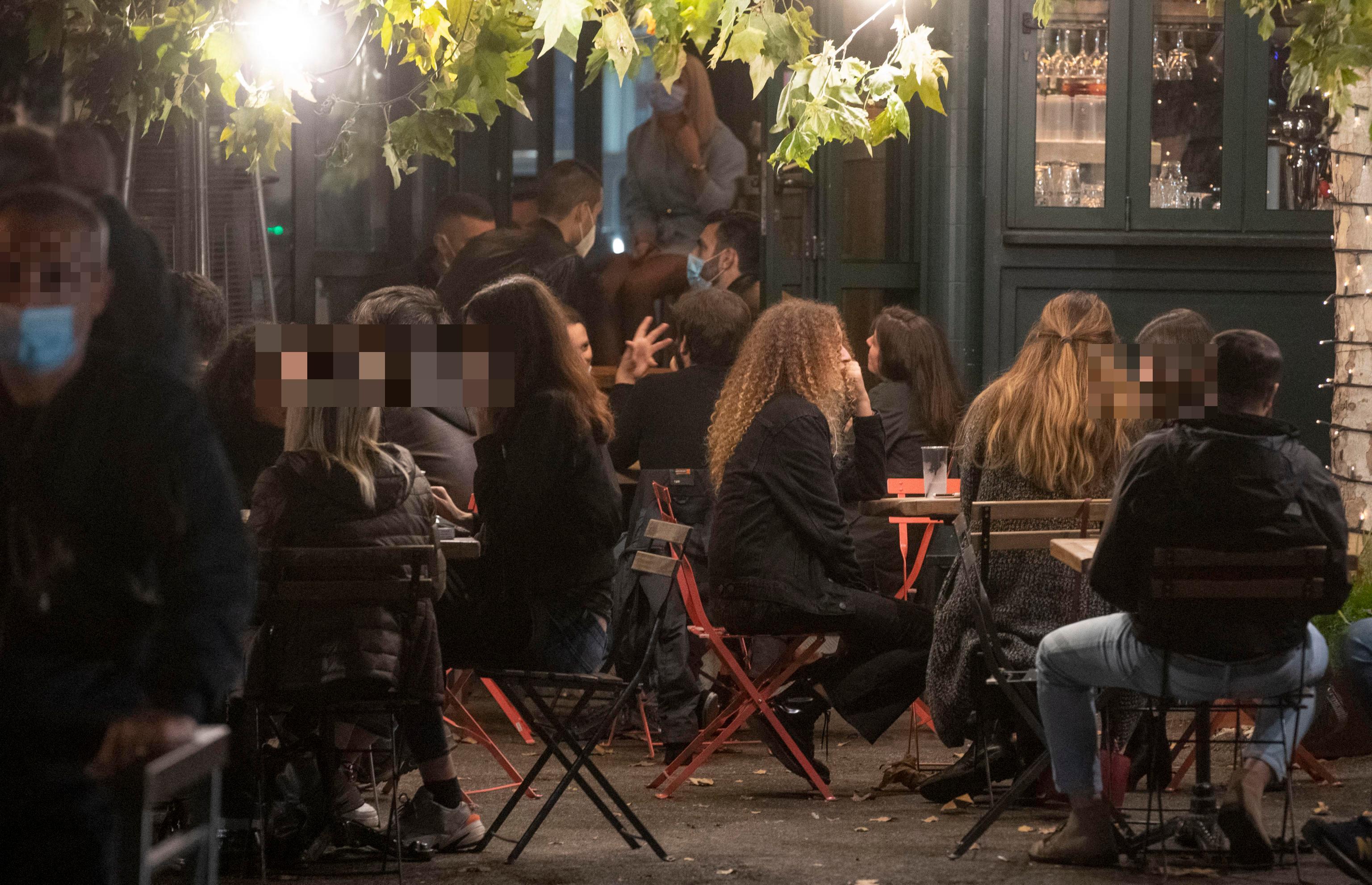 La nuova in edicola il 20 ottobre: la gestione delle norme anti-contagio, dibattito teso fra i sindaci sardi