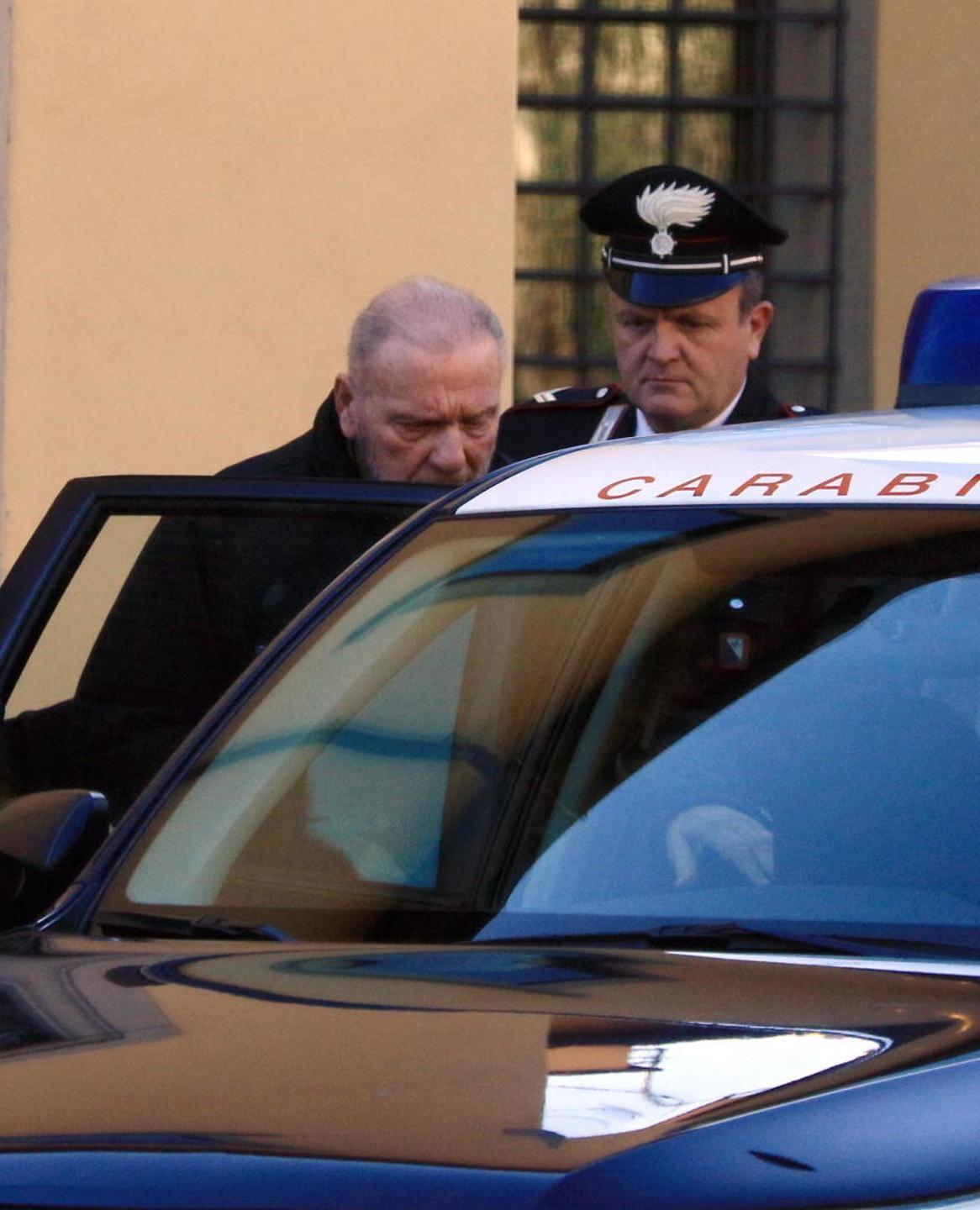 Immagini di don Milani per parlare del Forteto La Rai chiede scusa