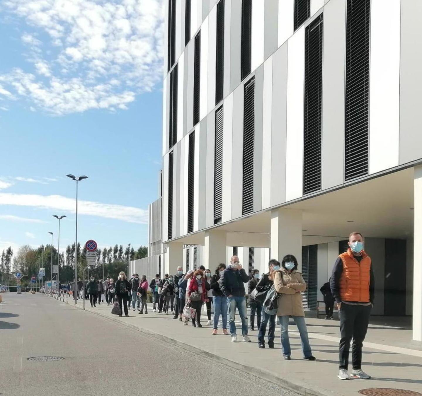Visite scaglionate ai ricoverati Castellini: «Al Noa c’era la fila»