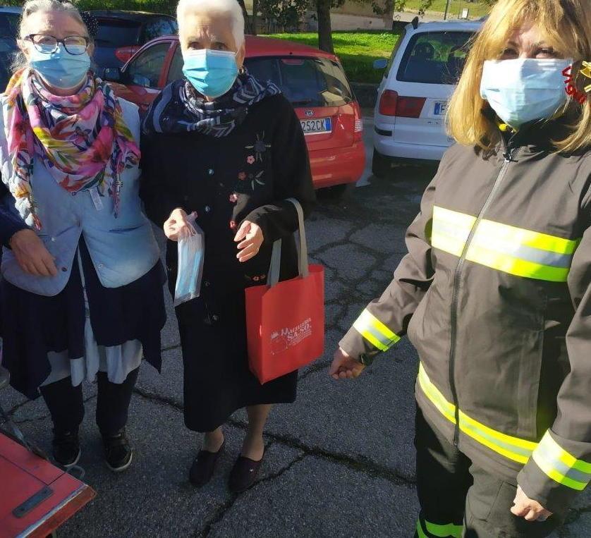Vigili del fuoco in piazza