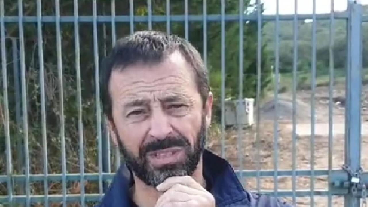 Isola ecologica Duecento firme per dire no