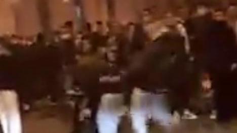 Rissa in piazza dei Domenicani Calci, pugni e strada chiusa