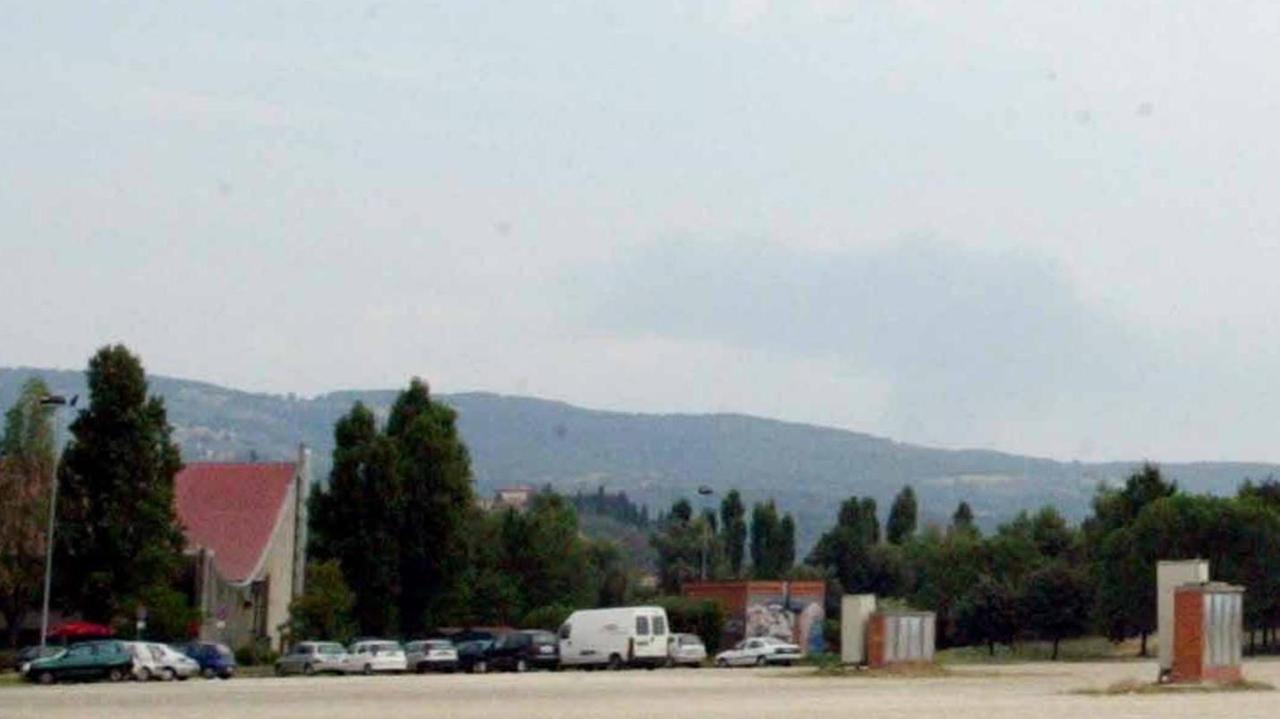 Raid dei ladri nell’auto parcheggiata al parco di Serravalle